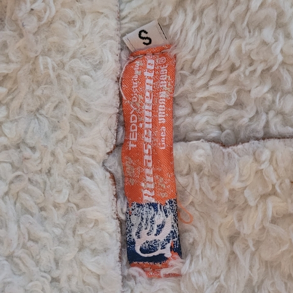 Women's jacket gently used anwell-maintained with no visible signs of wear. - Picture 3 of 3